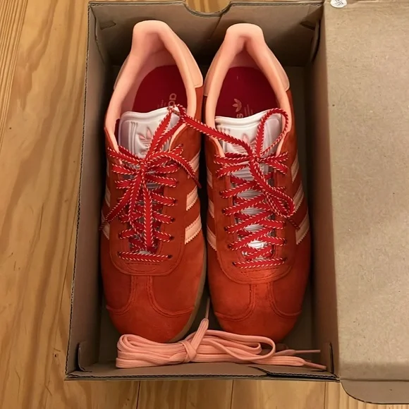 Size 7 Adidas Gazelles - Picture 6 of 8